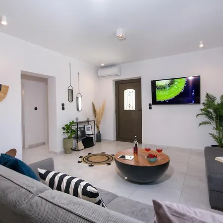 Anastasia & Maria Luxury Holiday home *