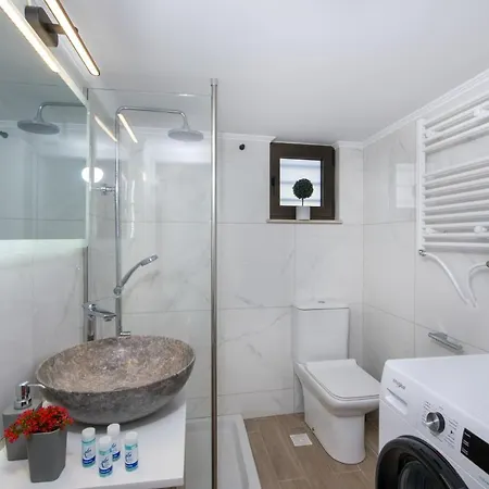 Anastasia & Maria Luxury Holiday home *